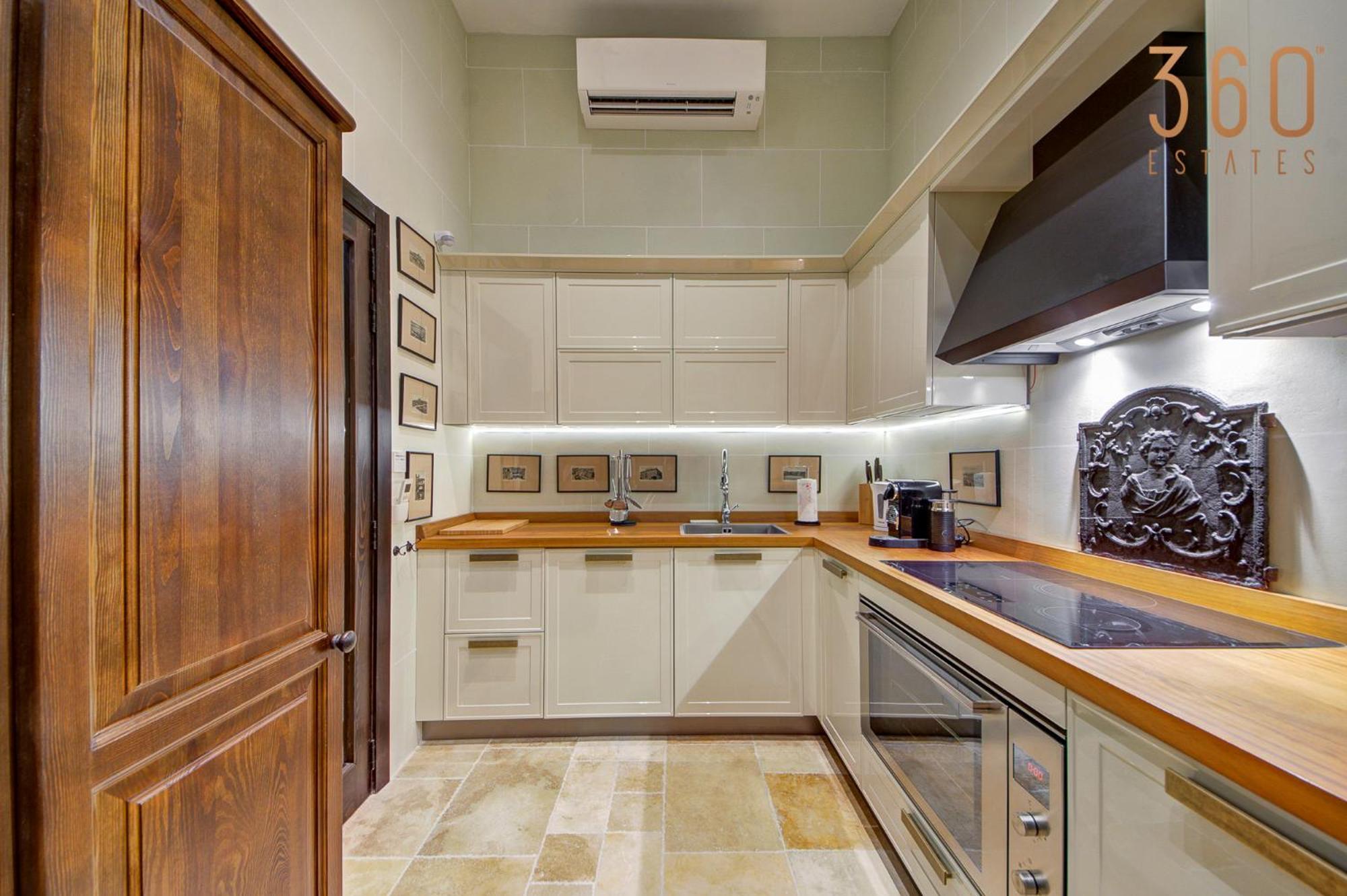 A Luxurious Palazzo In Valetta With Private Pool By 360 Estates Valletta