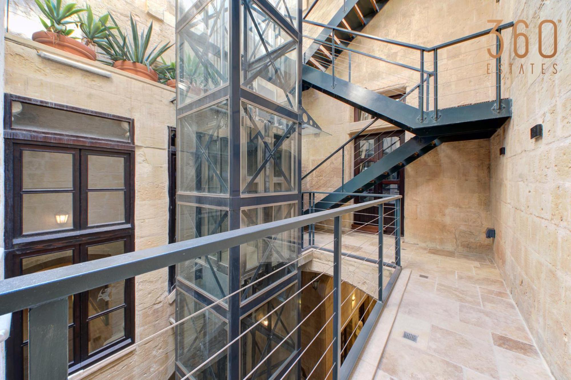 Villa A Luxurious Palazzo In Valetta With Private Pool By 360 Estates