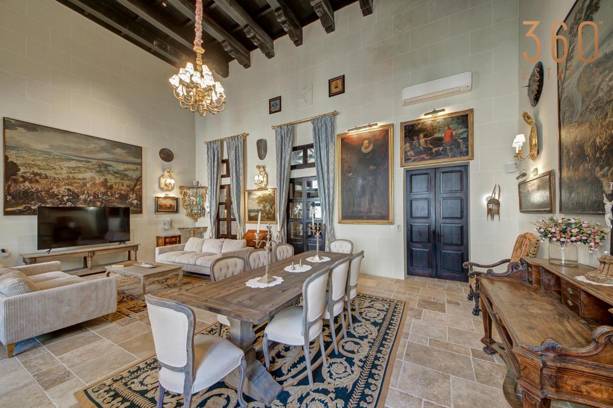 Villa A Luxurious Palazzo In Valetta With Private Pool By 360 Estates