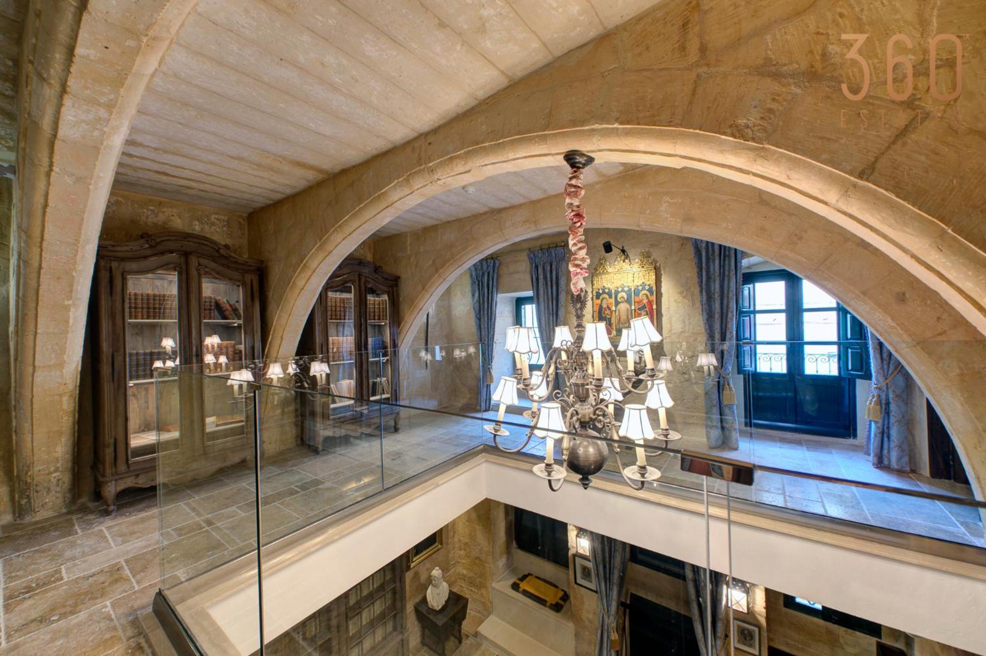 Villa A Luxurious Palazzo In Valetta With Private Pool By 360 Estates Valletta
