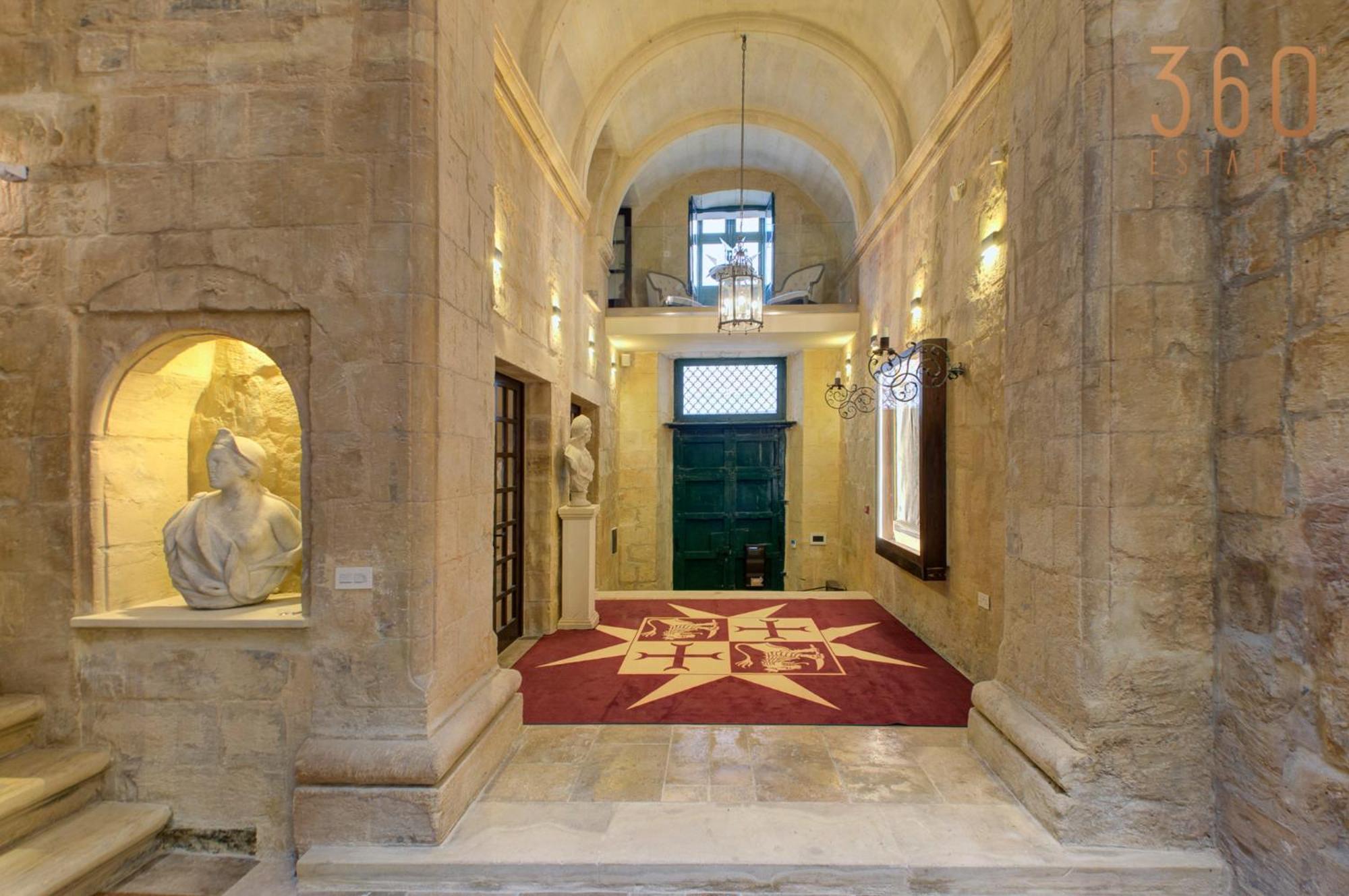 Villa A Luxurious Palazzo In Valetta With Private Pool By 360 Estates