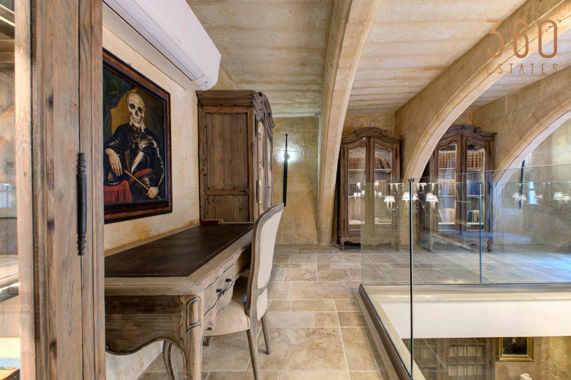 A Luxurious Palazzo In Valetta With Private Pool By 360 Estates Villa